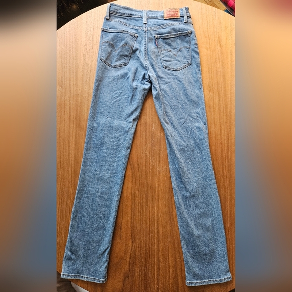 Levi's 724 High Rise Slim Straight Women's Jeans, size 26, great condition! - Picture 5 of 9